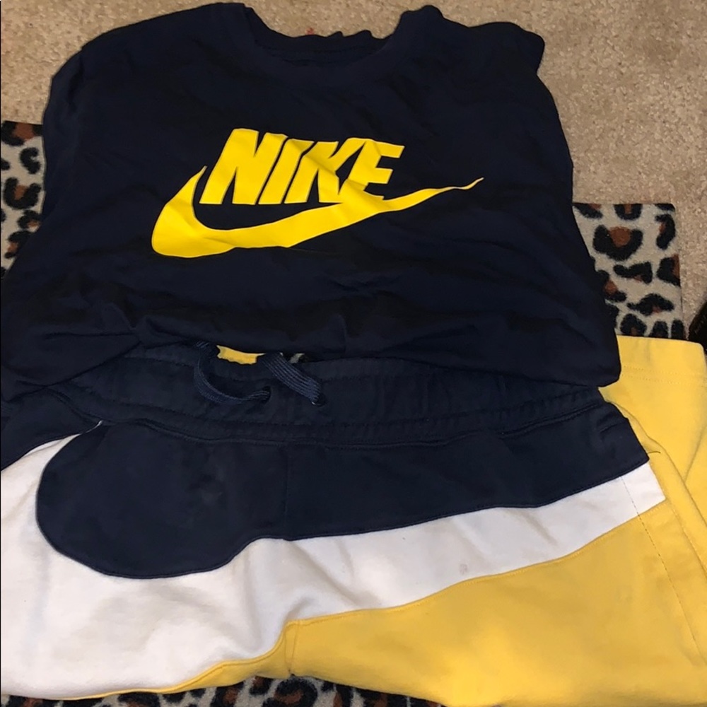 Nike Outfit - Picture 1 of 1